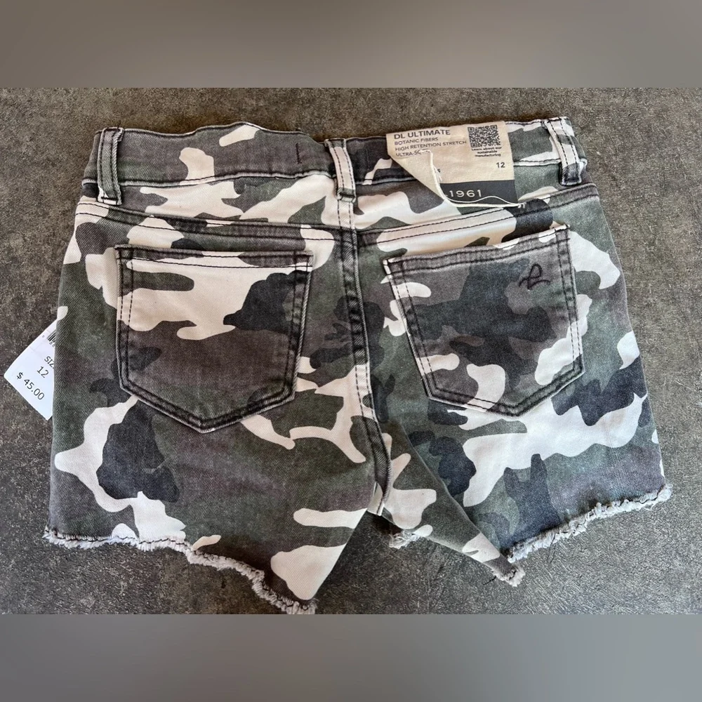 DL1961‎ Girls' Camouflage Lucy Cut Off Short size 12